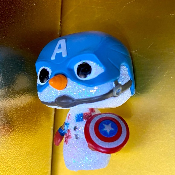 FUNKO MARVEL 2022 HOLIDAY ADVENT POCKET POP CAPTAIN AMERICA GLITTER SNOWMAN 1.5” - Picture 3 of 9